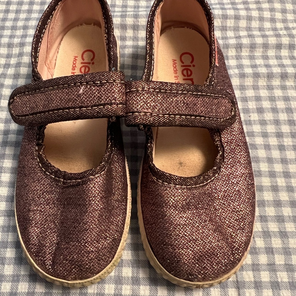 Toddler girls size 26 sparkle Cienta pink shoes
